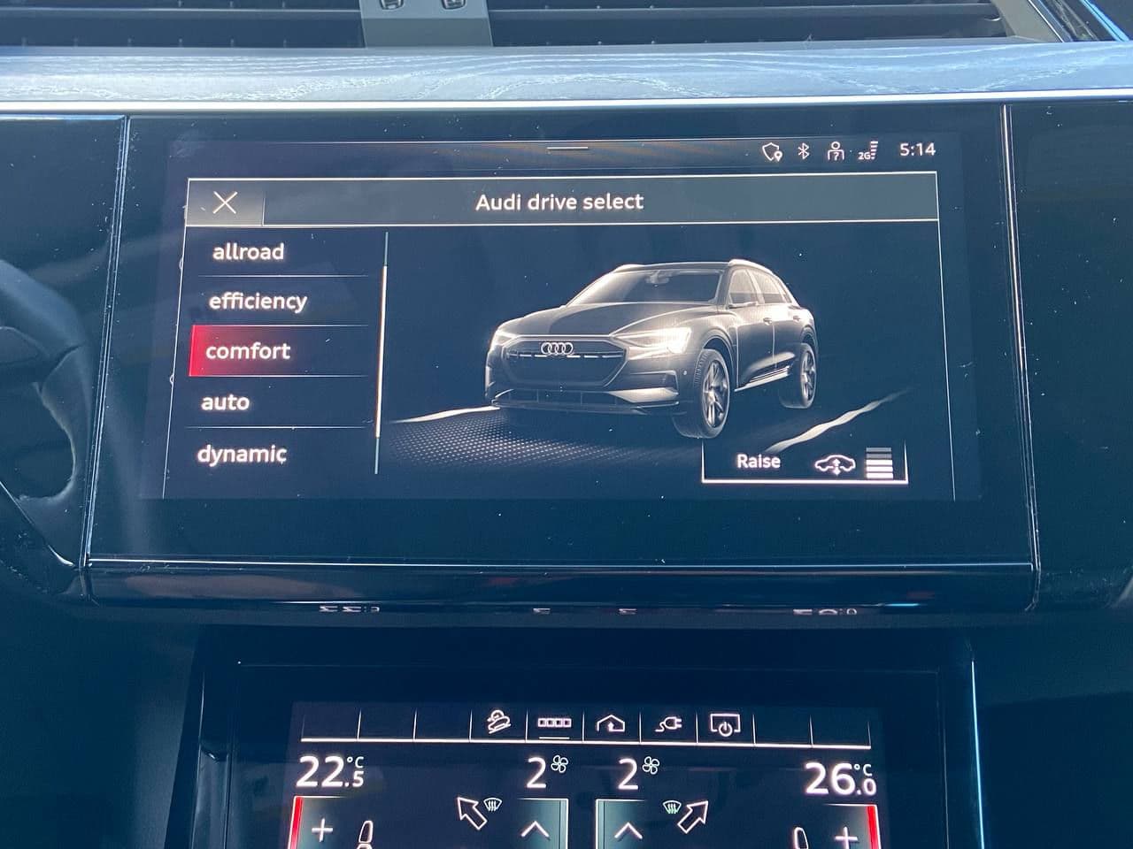 2022 Audi E-tron — Miniatură 13