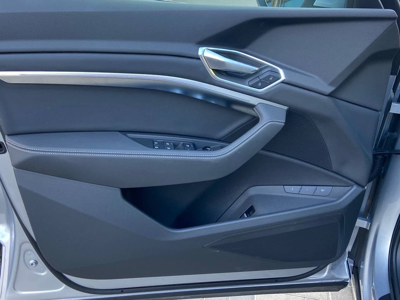 2022 Audi E-tron — Miniatură 6