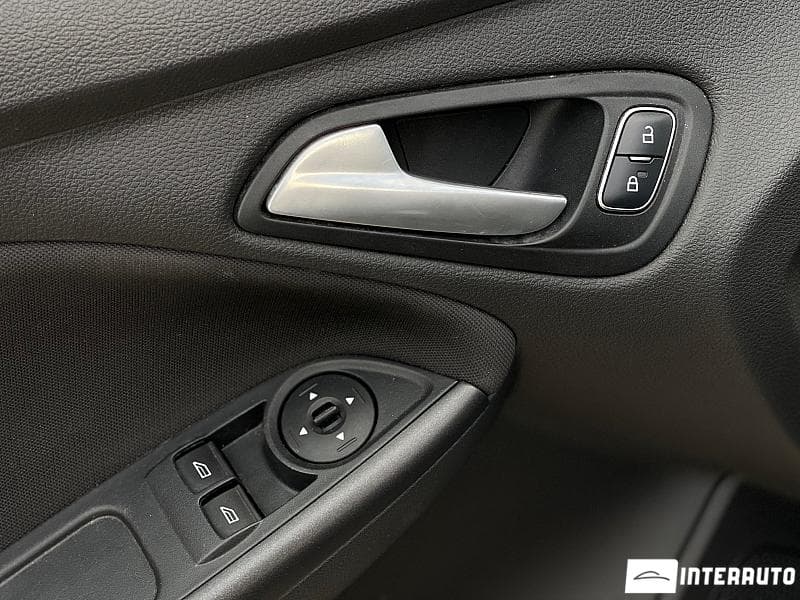 2016 Ford Focus — Miniatură 6