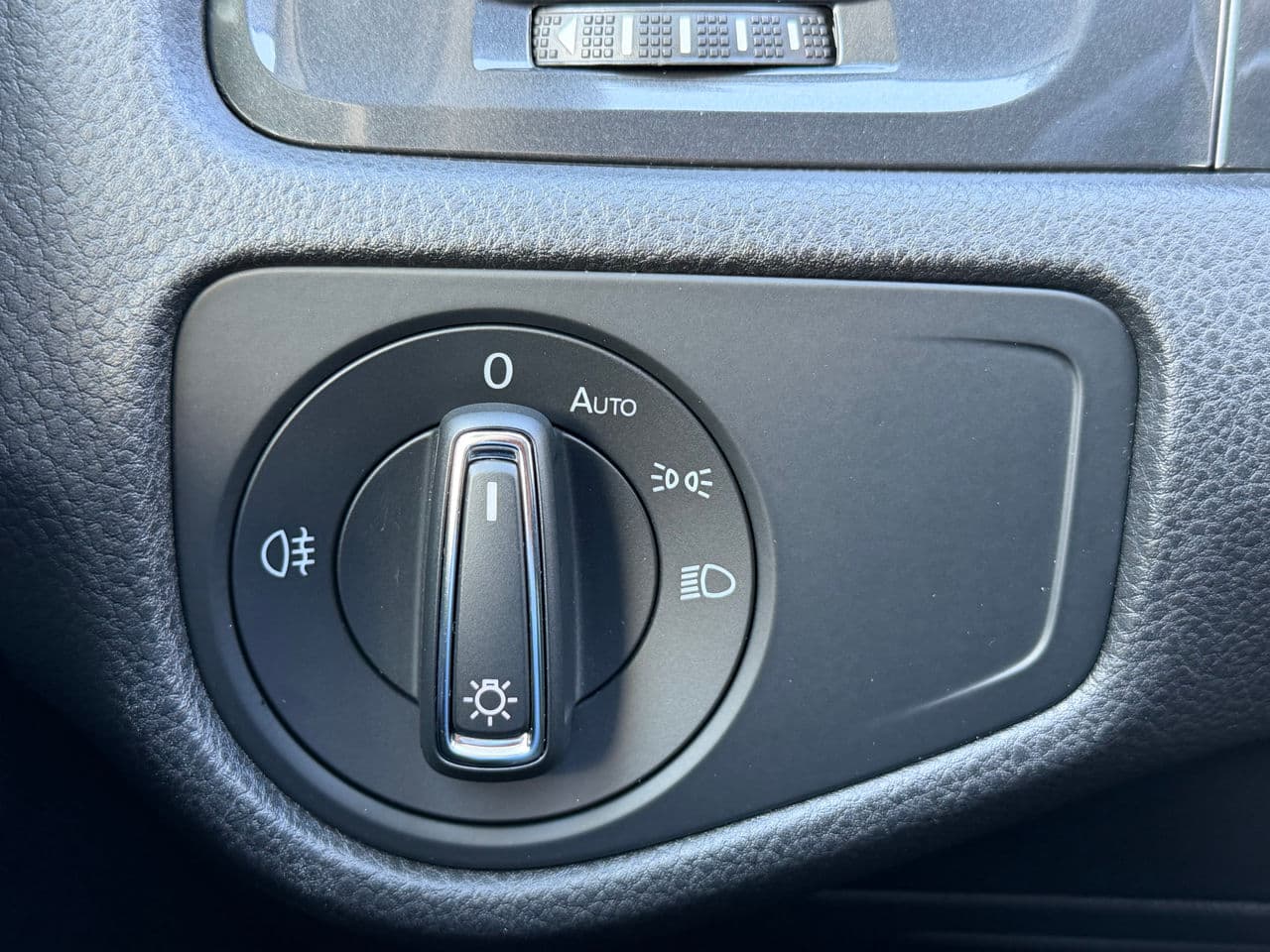 Volkswagen e-Golf 2018 — Миниатюра 9