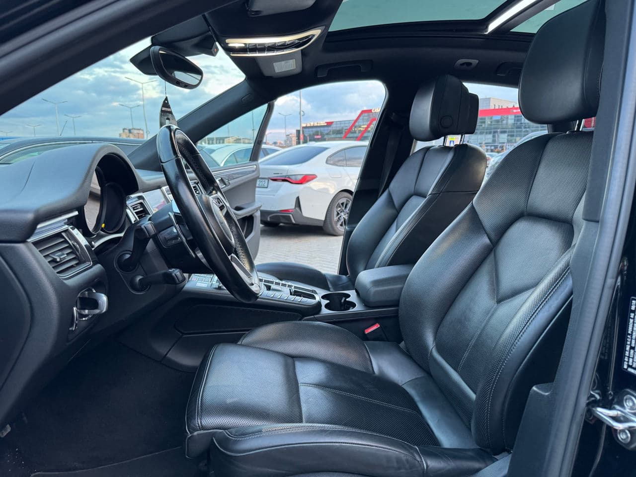 2018 Porsche Macan — Miniatură 5