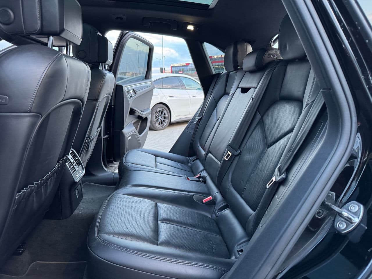 2018 Porsche Macan — Miniatură 13