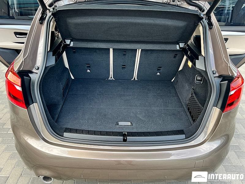 2020 BMW 216d — Miniatură 21