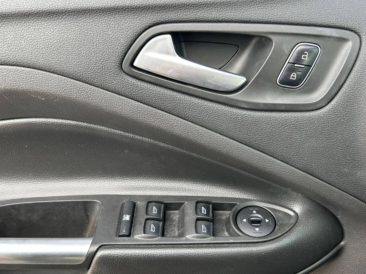 2017 Ford Escape — Miniatură 6