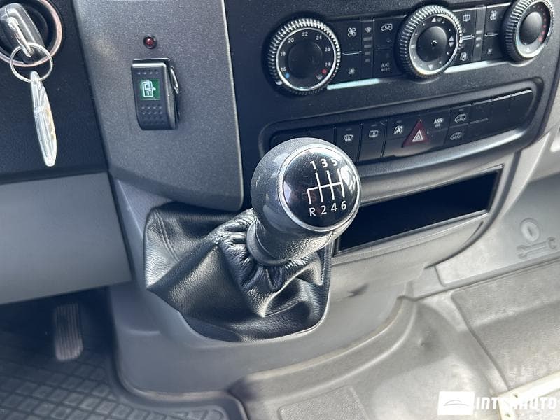 Volkswagen Crafter 2012 — Миниатюра 12