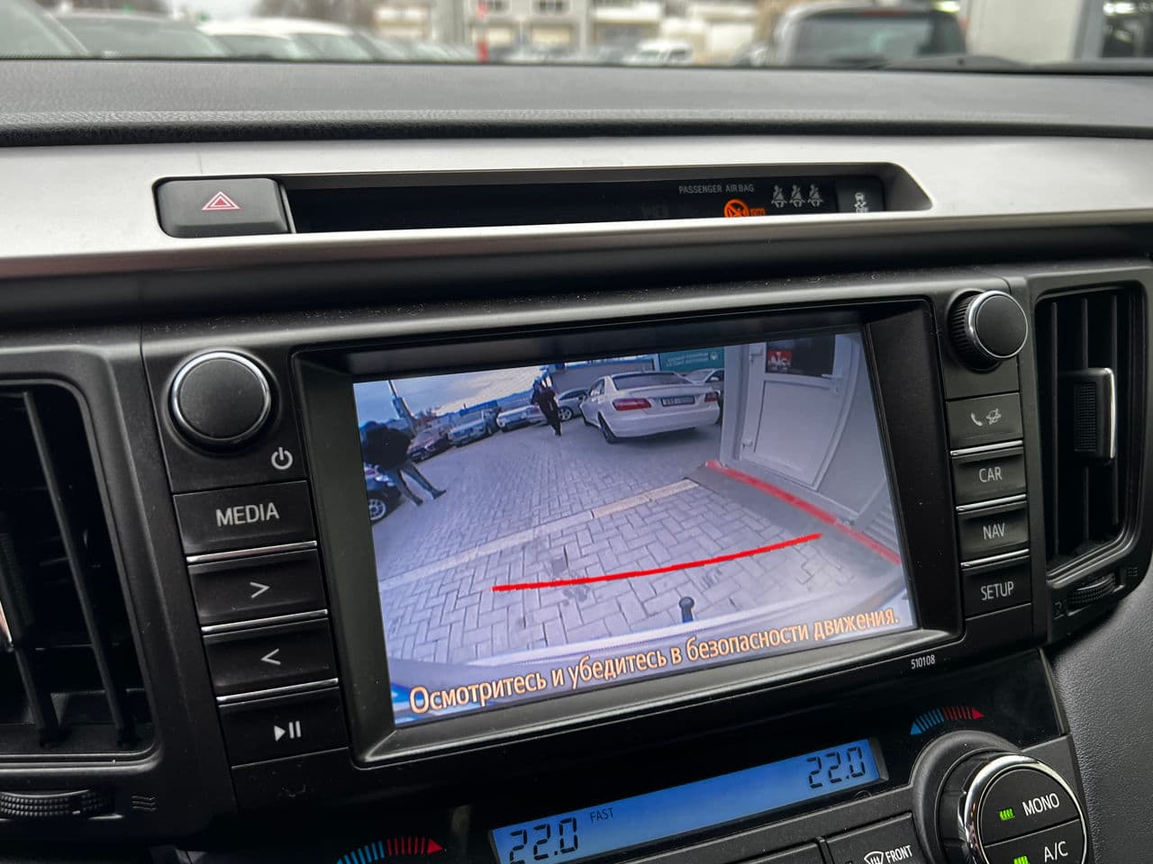2017 Toyota Rav-4 — Miniatură 11