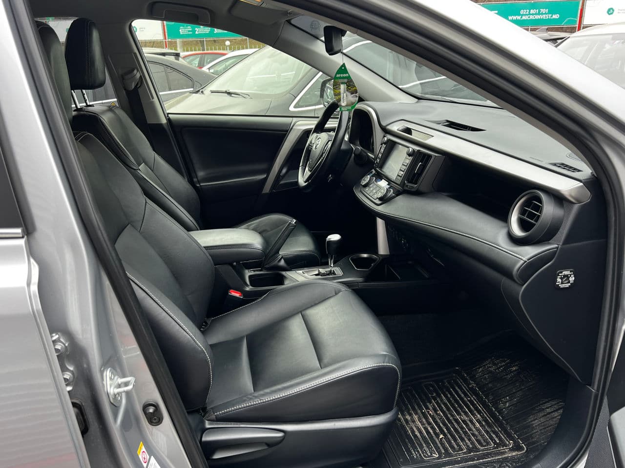 2017 Toyota Rav-4 — Miniatură 5