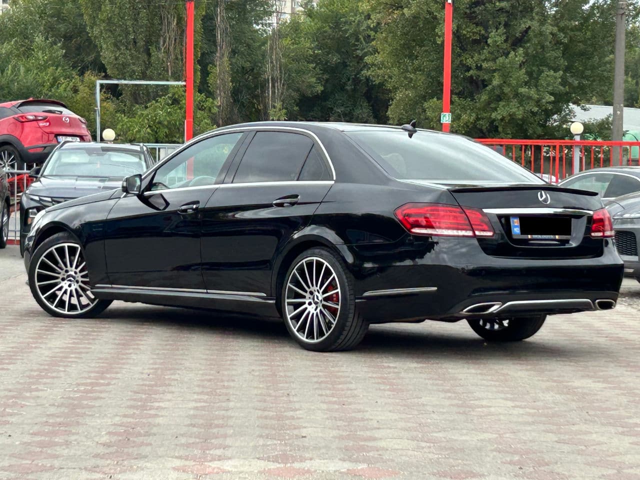 2015 Mercedes E 200 — Miniatură 2