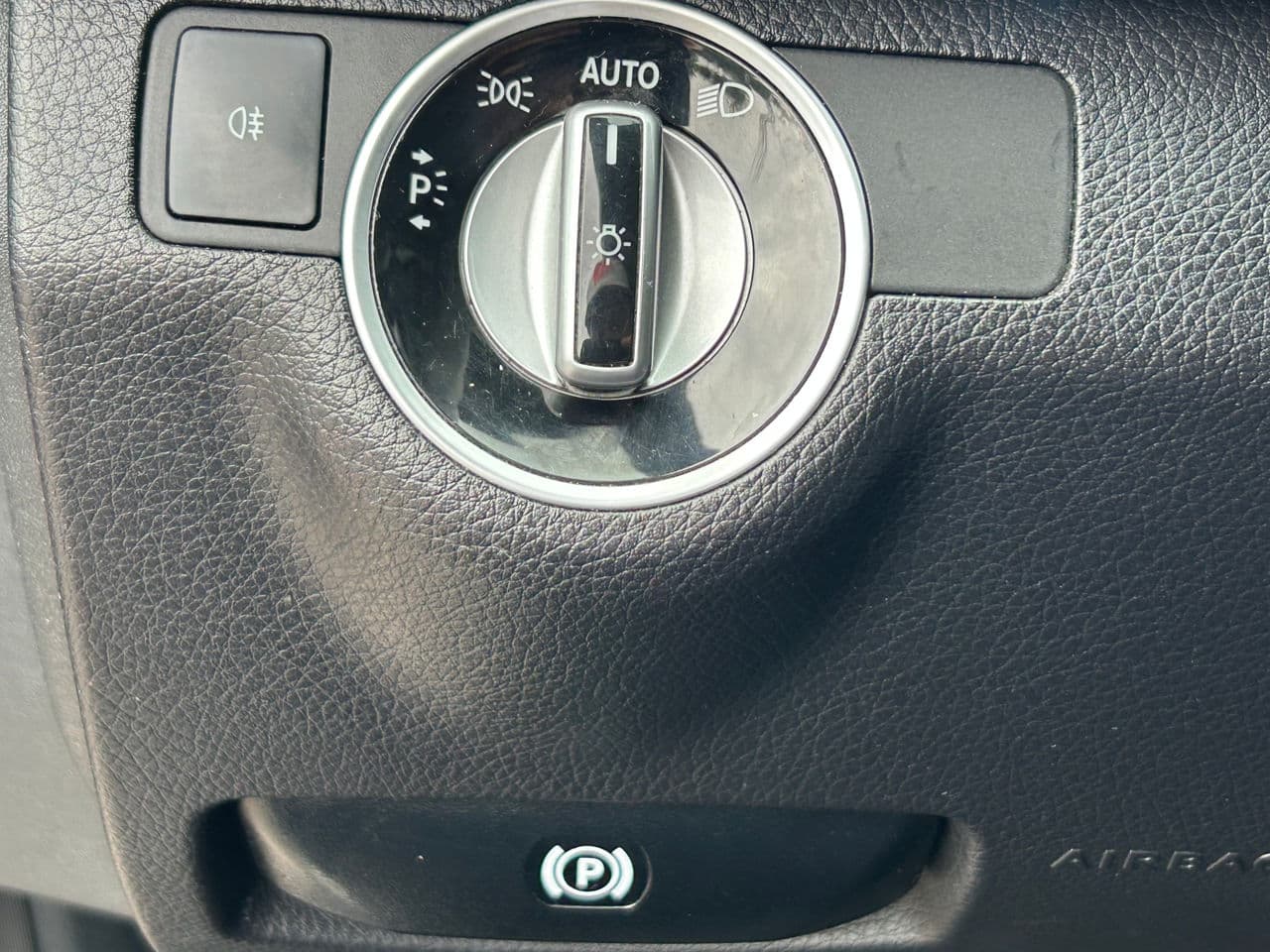 2015 Mercedes E 200 — Miniatură 9