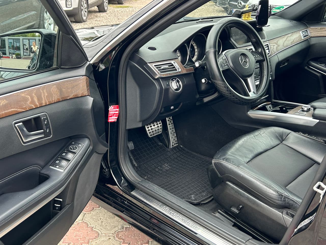 2015 Mercedes E 200 — Miniatură 5