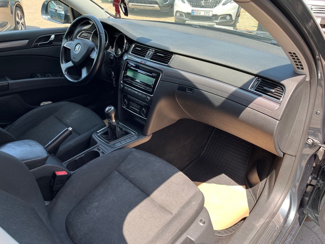 2013 Skoda Superb — Miniatură 12