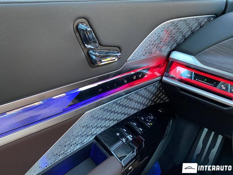 BMW 740 2023 — Миниатюра 6