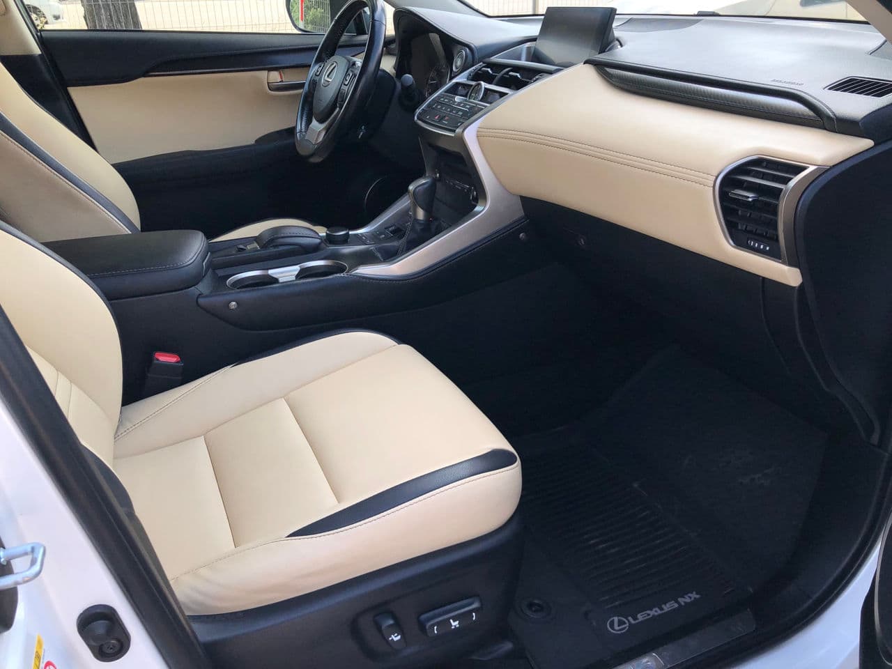 2017 Lexus NX 200T — Miniatură 15