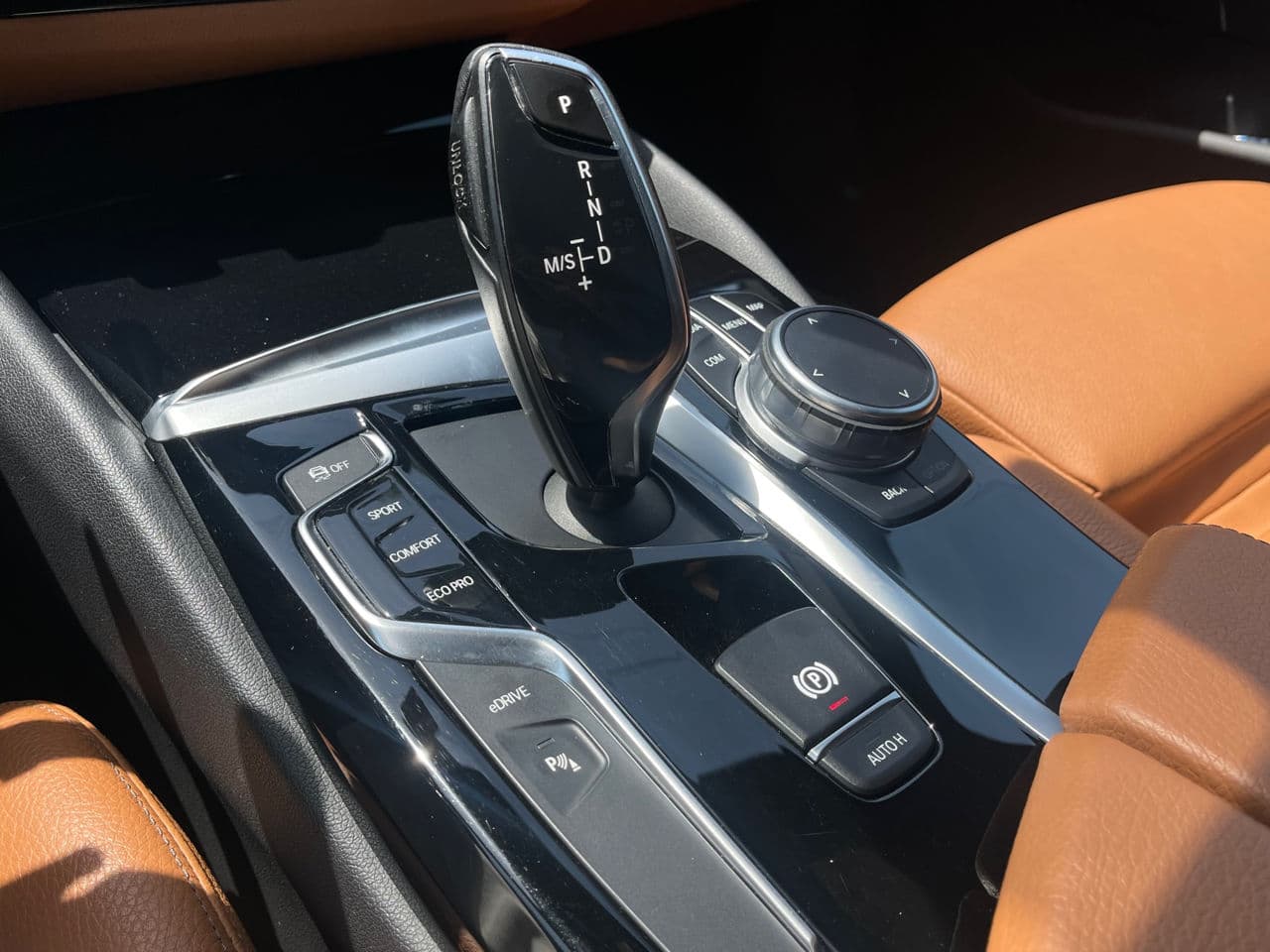 2017 BMW 530e — Miniatură 14