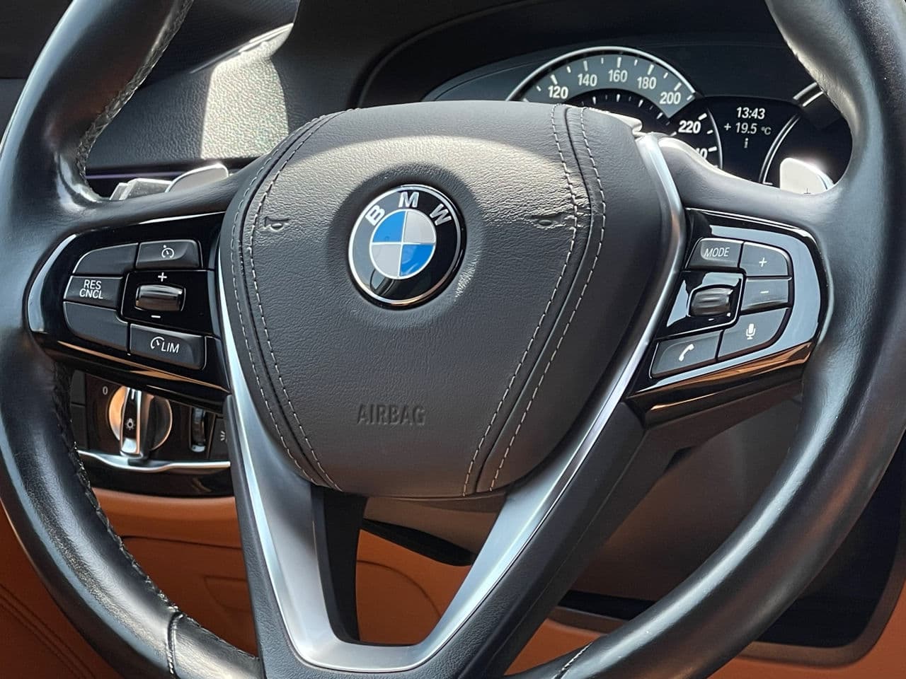 2017 BMW 530e — Miniatură 10