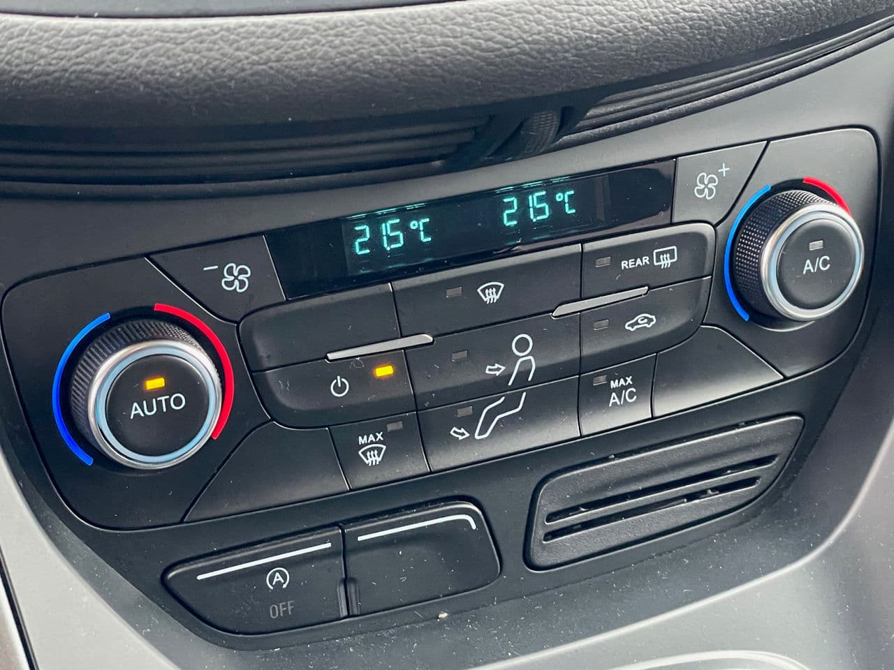 2018 Ford Kuga — Miniatură 13
