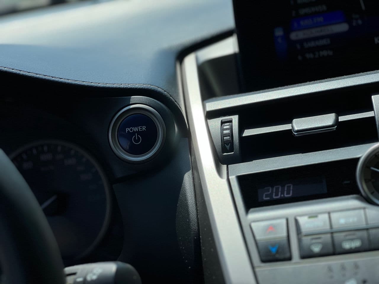2017 Lexus NX 300H — Miniatură 13