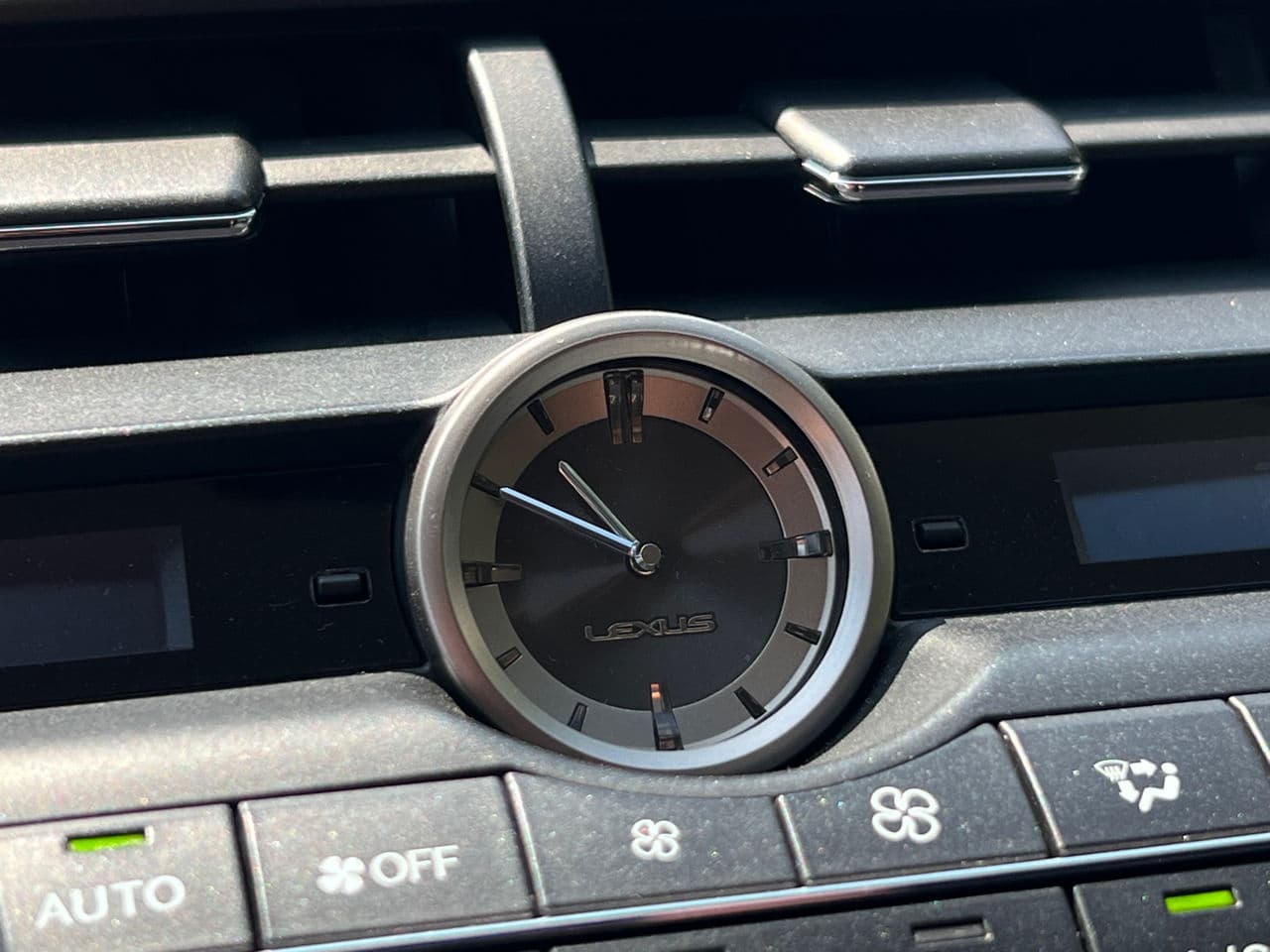 2017 Lexus NX 300H — Miniatură 16