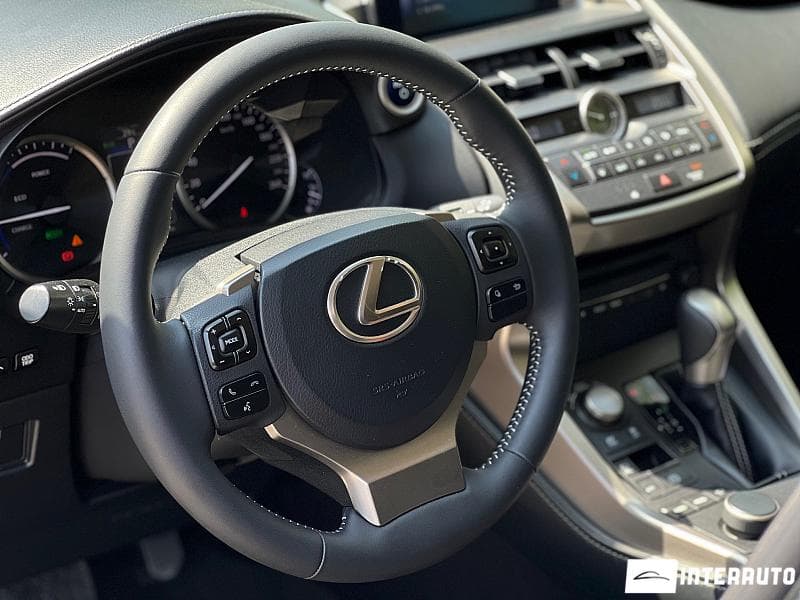 2017 Lexus NX 300H — Miniatură 12