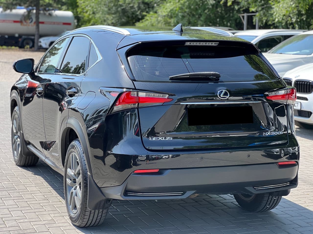 2017 Lexus NX 300H — Miniatură 4