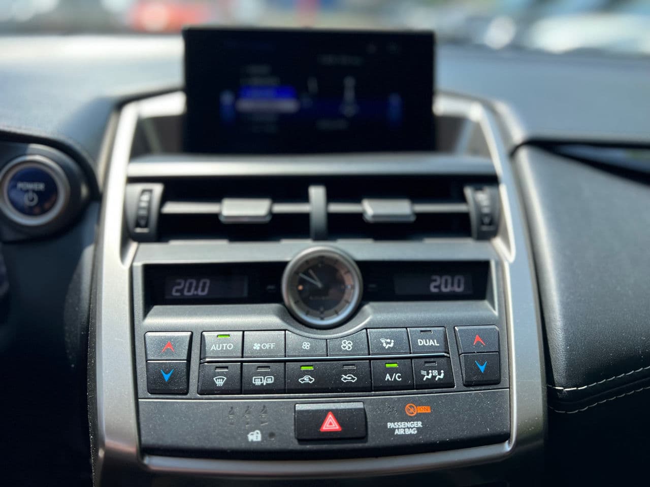 2017 Lexus NX 300H — Miniatură 15