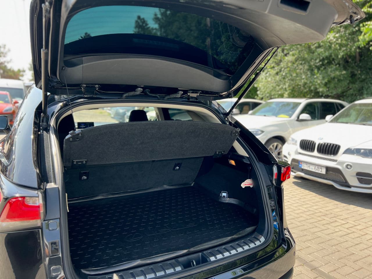 2017 Lexus NX 300H — Miniatură 5