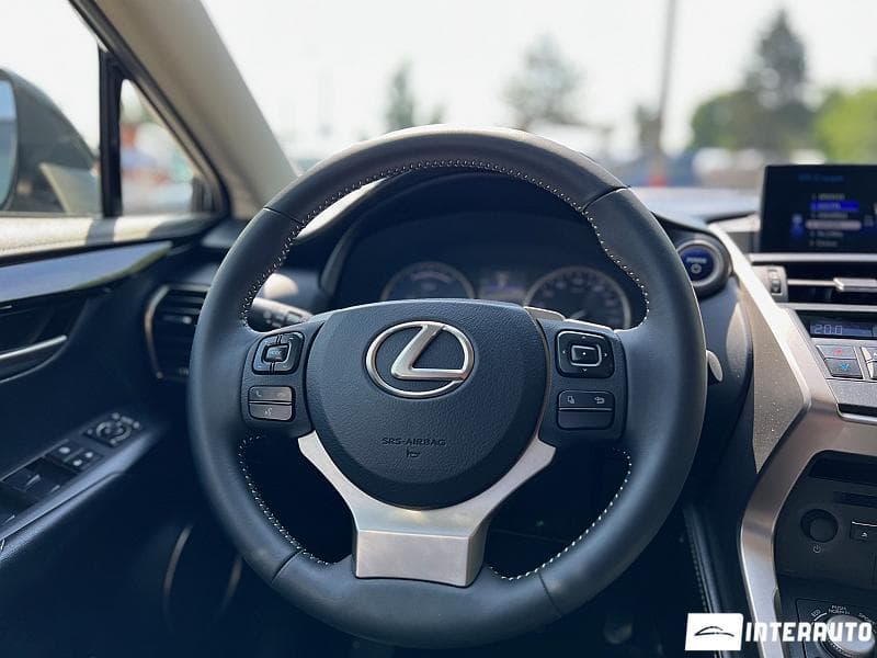 2017 Lexus NX 300H — Miniatură 18