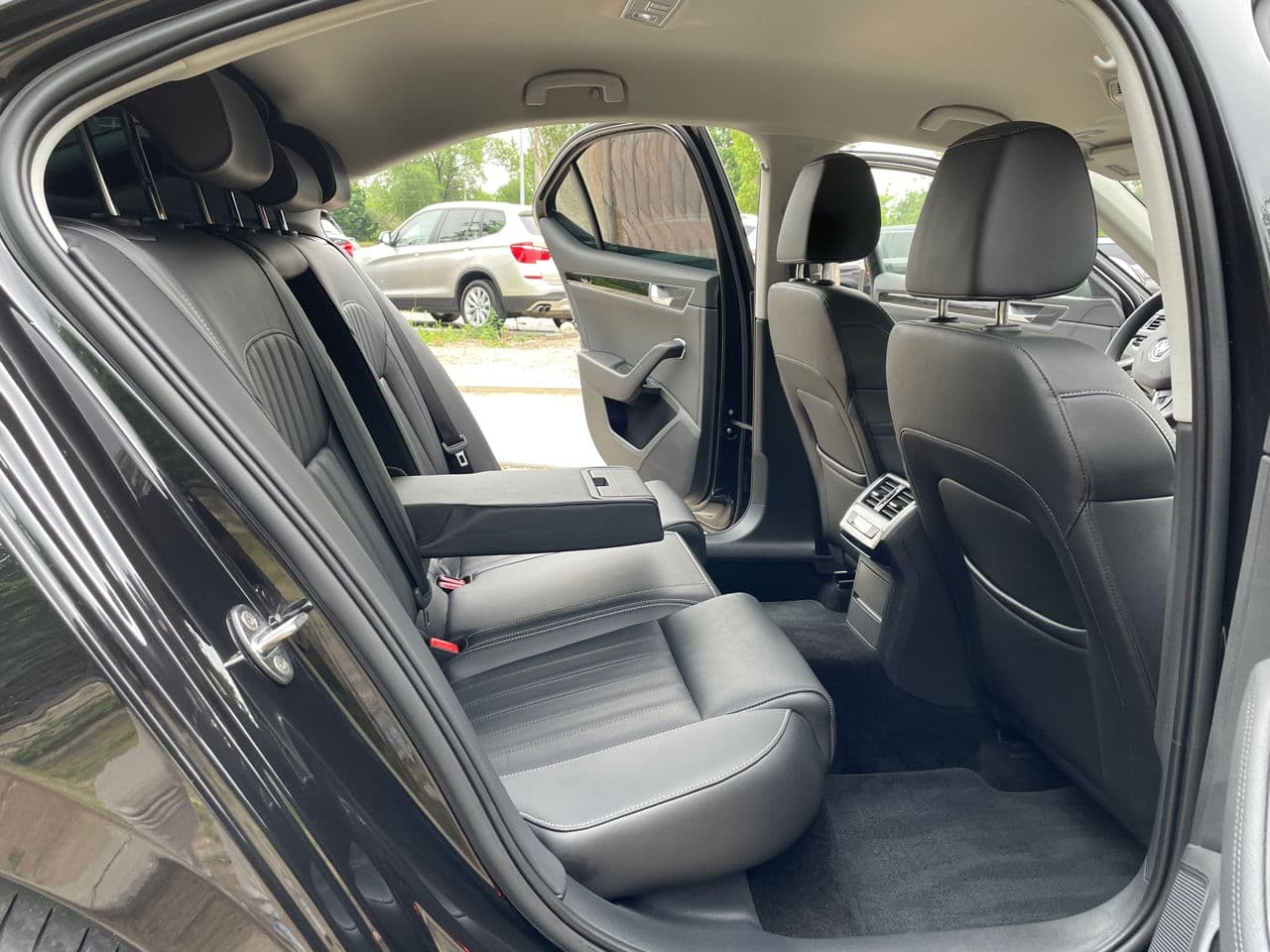 2019 Skoda Superb — Miniatură 16
