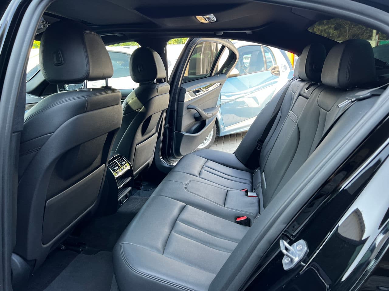 BMW 530e 2018 — Миниатюра 16