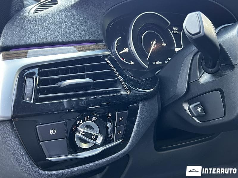 BMW 530e 2018 — Миниатюра 14