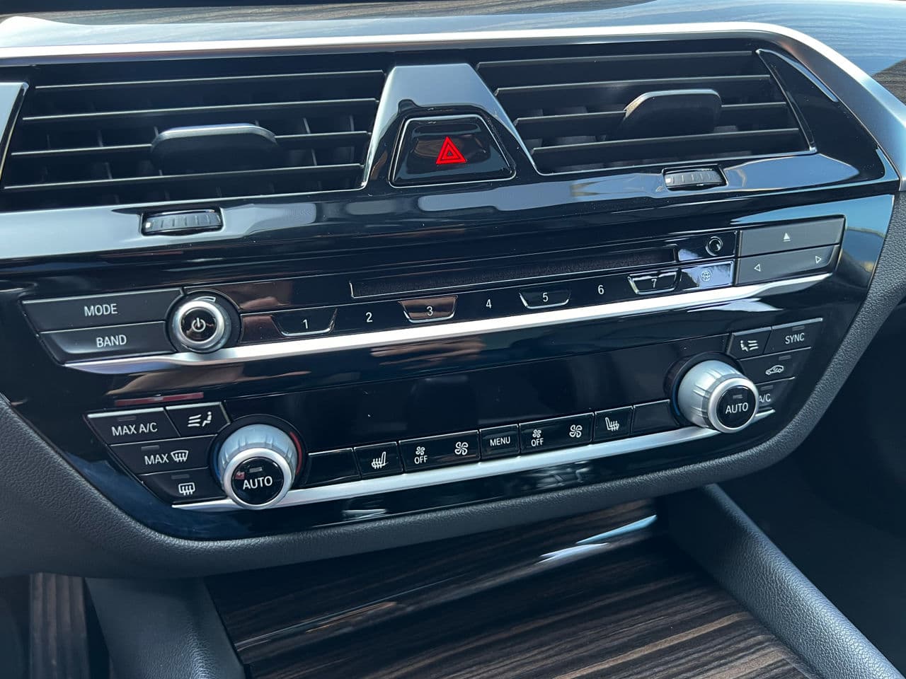 BMW 530e 2018 — Миниатюра 11