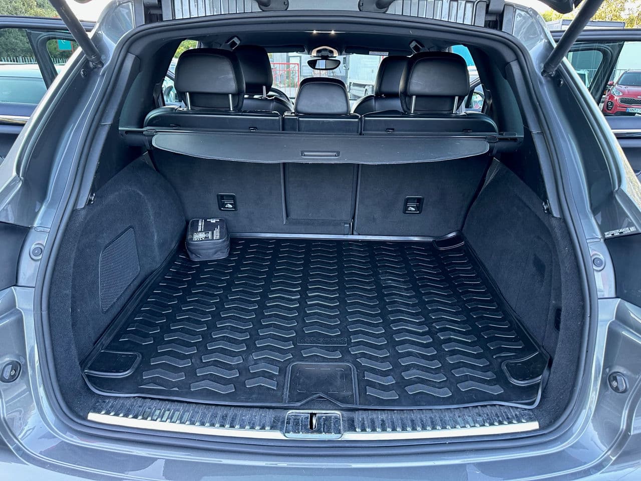 2015 Porsche Cayenne S Hybrid — Miniatură 19