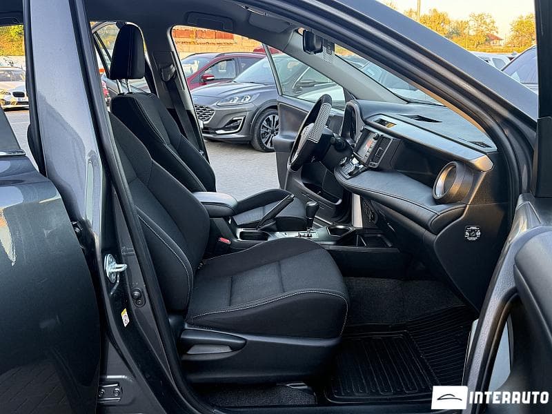 2017 Toyota Rav-4 — Miniatură 15