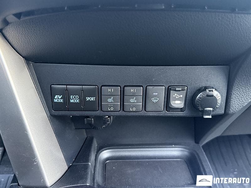 2017 Toyota Rav-4 — Miniatură 11