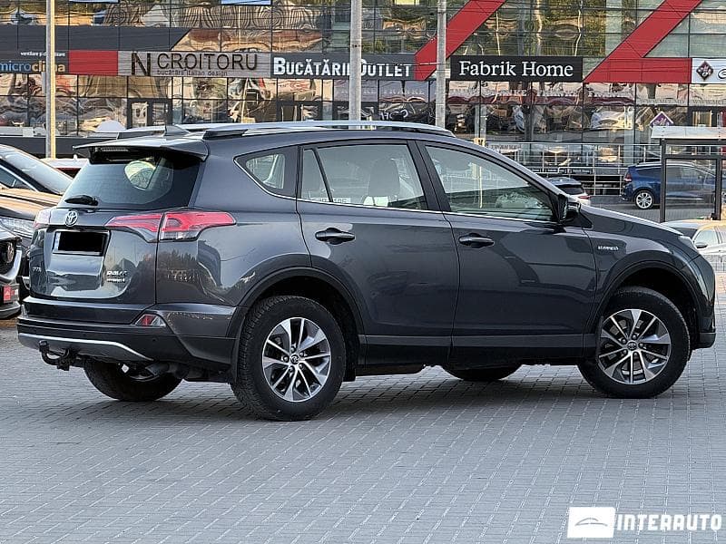 2017 Toyota Rav-4 — Miniatură 3