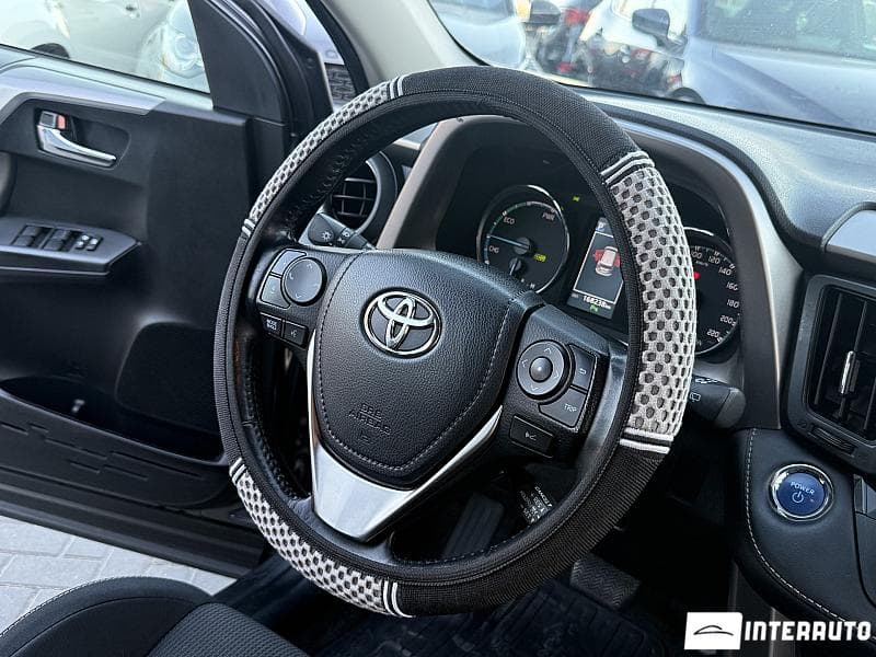 2017 Toyota Rav-4 — Miniatură 7