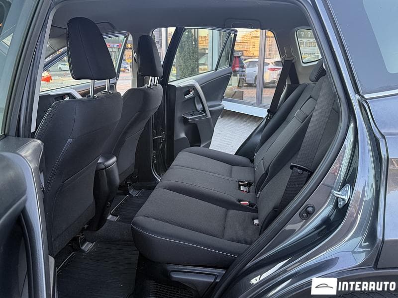 2017 Toyota Rav-4 — Miniatură 13