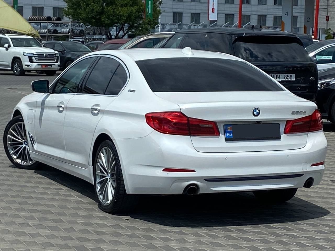 2018 BMW 530e — Miniatură 4