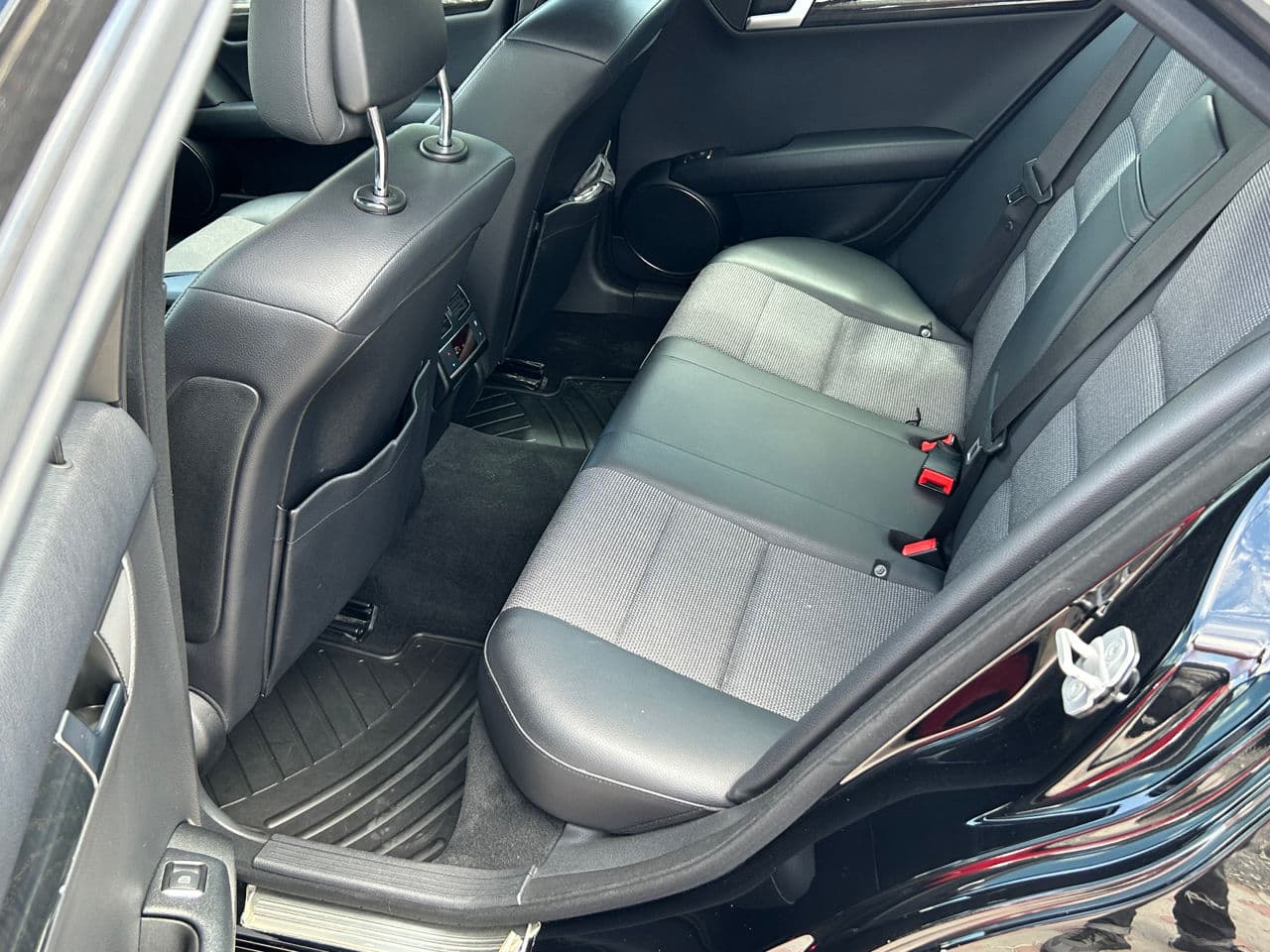 Mercedes C 200 2011 — Миниатюра 15