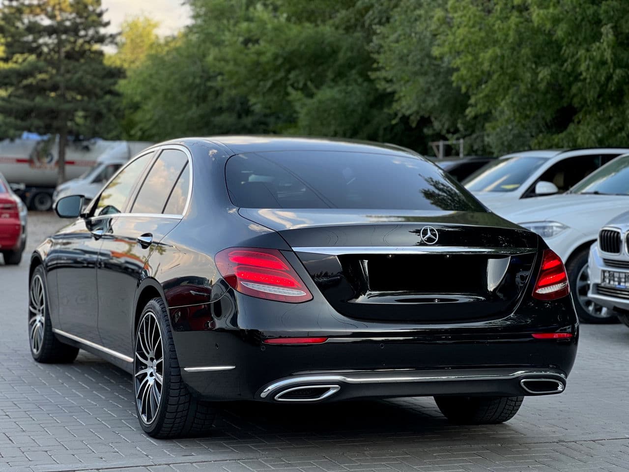 2016 Mercedes E 220 — Miniatură 2