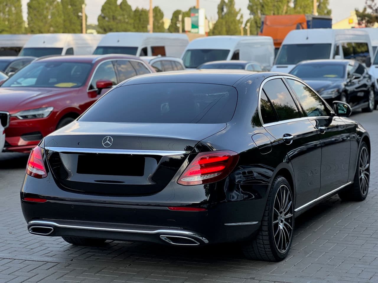 2016 Mercedes E 220 — Miniatură 4
