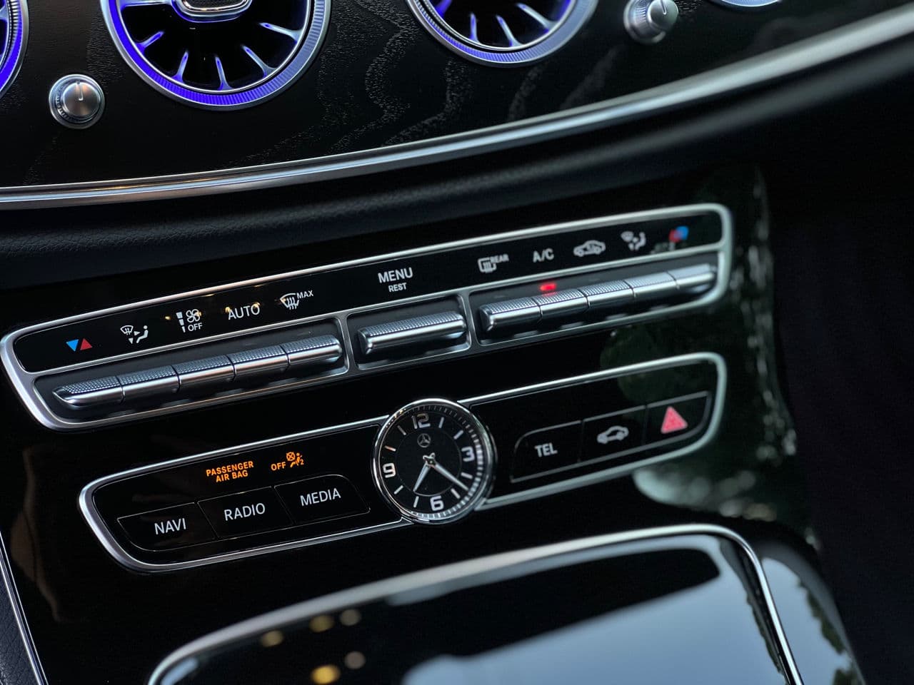 2016 Mercedes E 220 — Miniatură 26