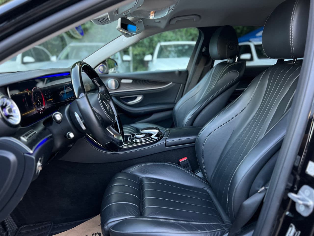2016 Mercedes E 220 — Miniatură 10