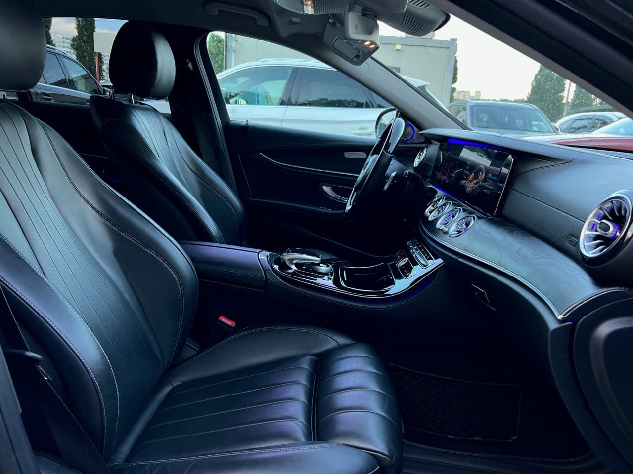 2016 Mercedes E 220 — Miniatură 15