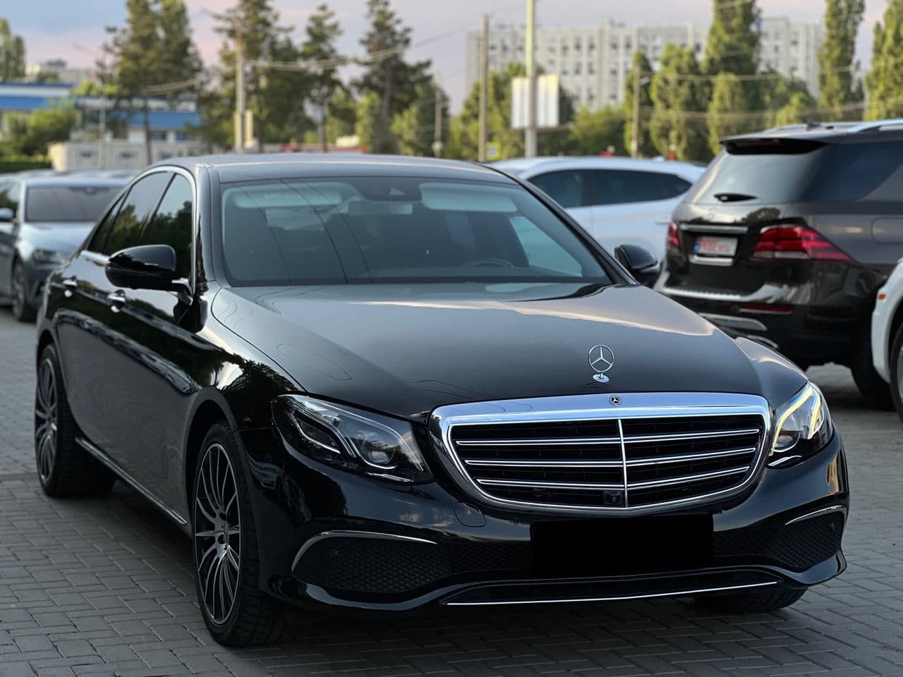2016 Mercedes E 220 — Miniatură 3