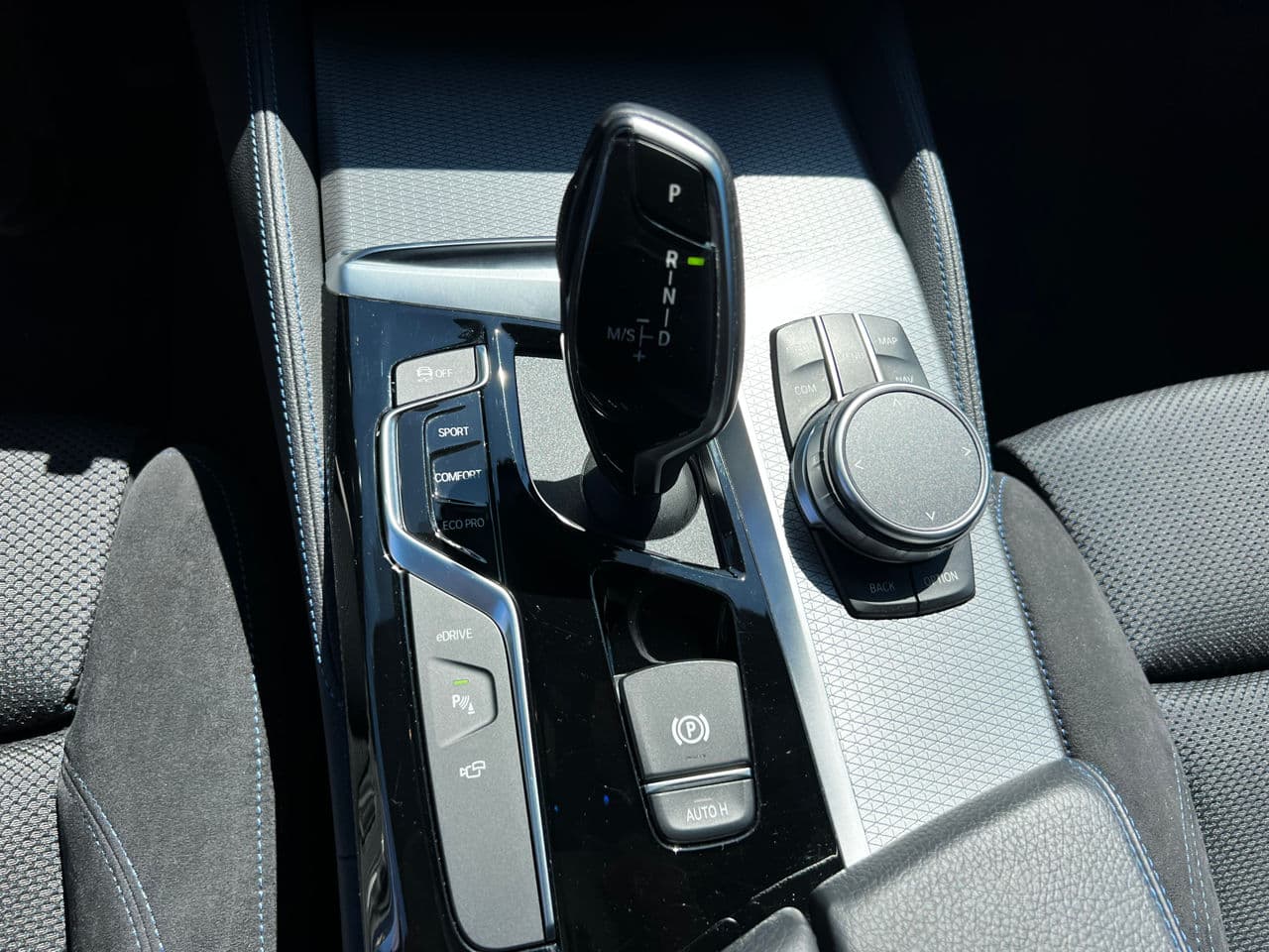 BMW 530e 2019 — Миниатюра 10