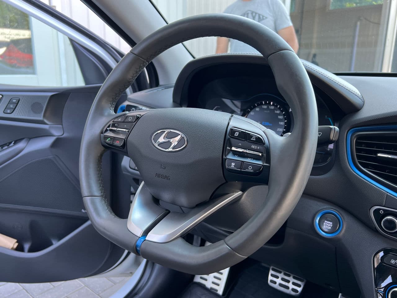 Hyundai Ioniq 2017 — Миниатюра 11