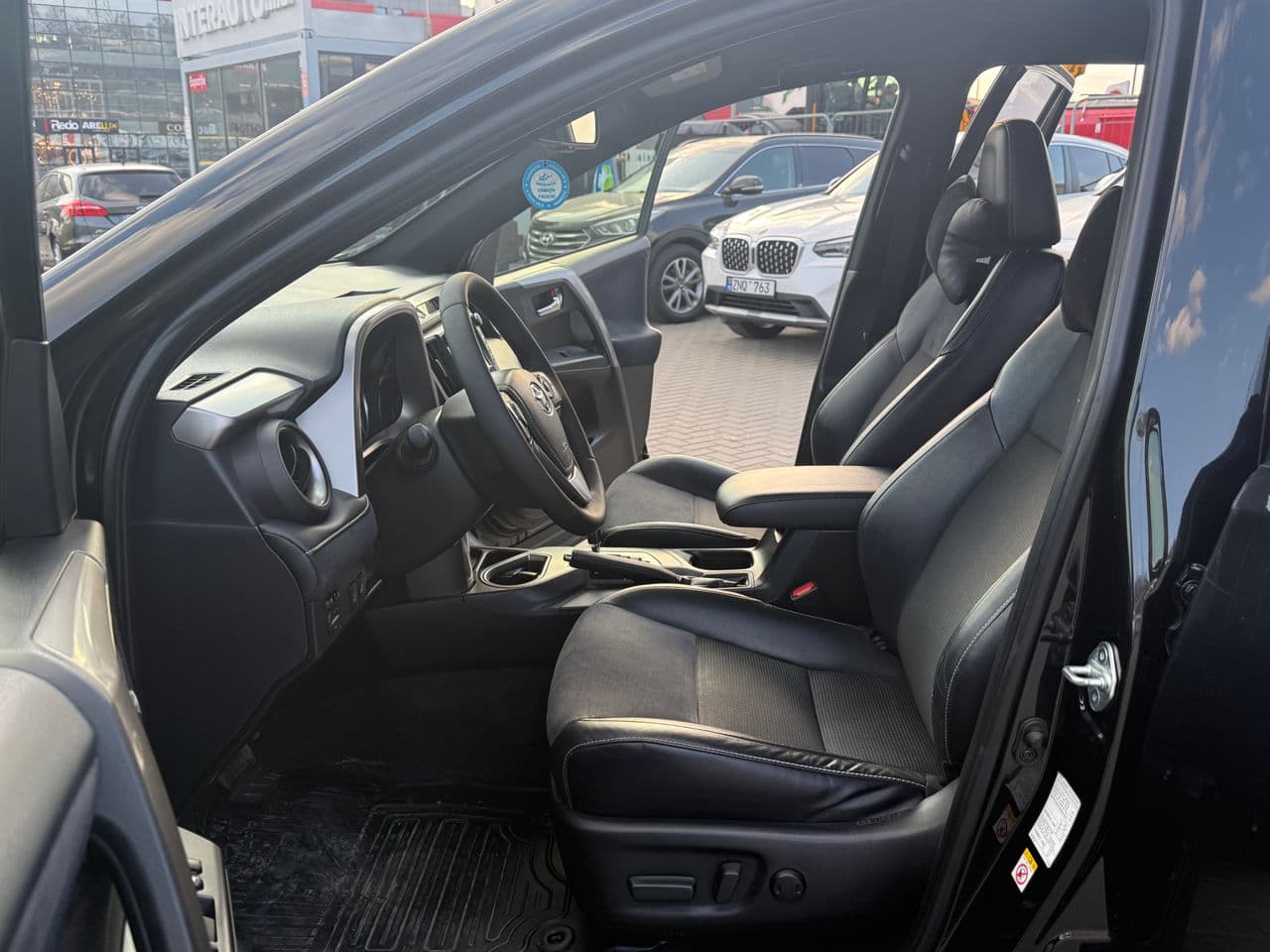 Toyota Rav-4 2017 — Миниатюра 5