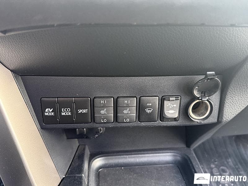 Toyota Rav-4 2017 — Миниатюра 11