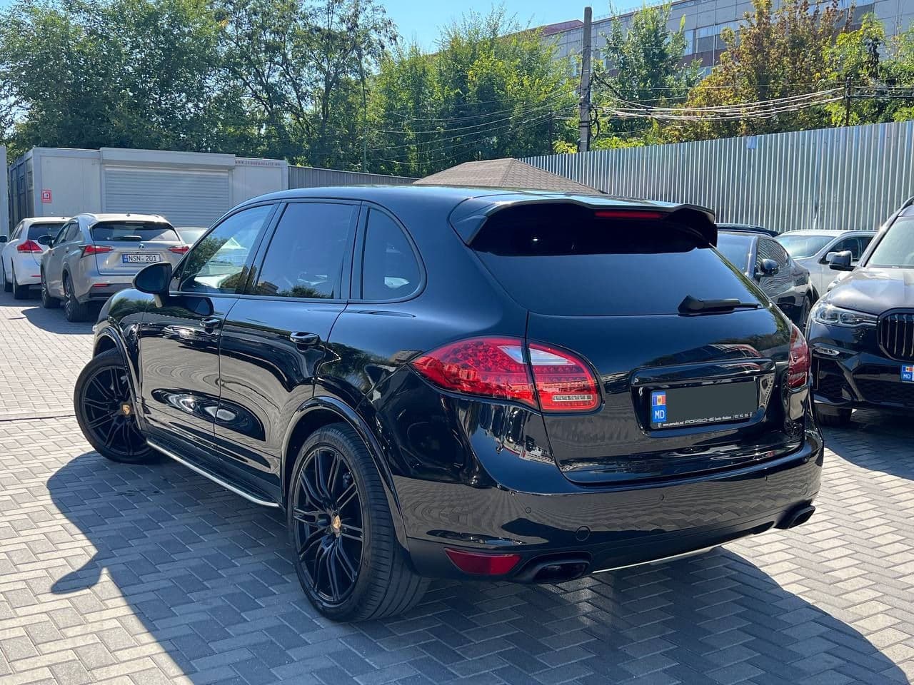 2011 Porsche Cayenne S — Miniatură 2